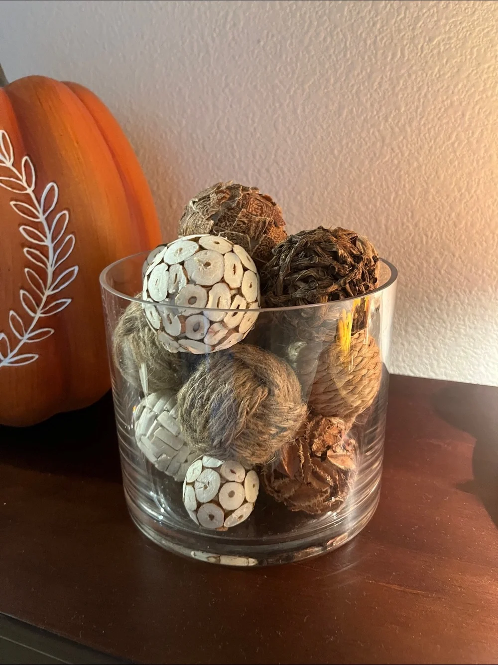 Natural Decorative Potpourri Balls in Clear Glass Vase - Neutral